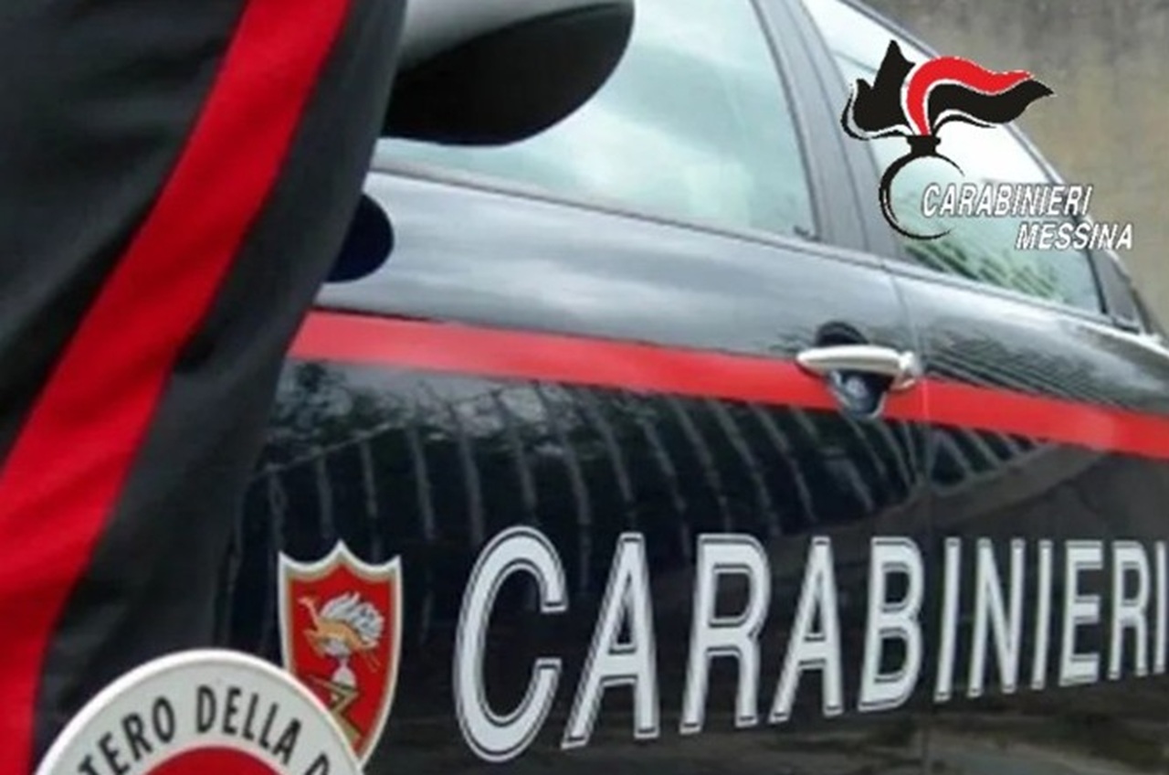 Aggredisce l’ex compagna e le ruba il cellulare, arrestato 49enne a Messina