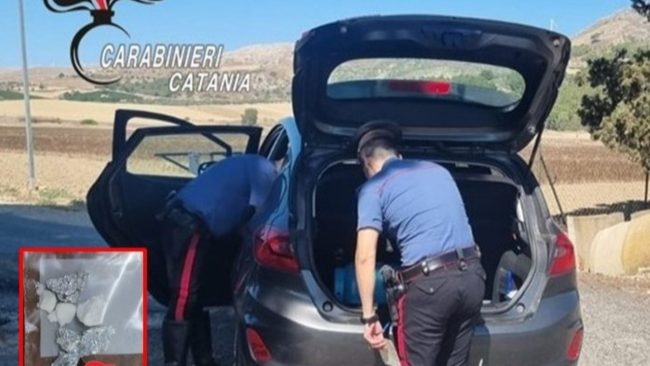 Fugge con la cocaina, un arresto per spaccio a Ramacca
