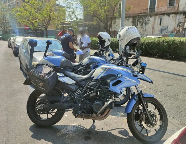 Catania, poliziotto minacciato da un parcheggiatore abusivo: “Se non paghi ti taglio la gola”