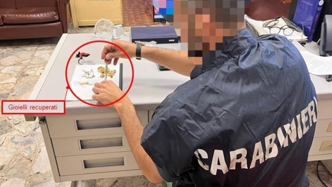 Blitz in un compro oro a Catania, smascherata rete di ricettazione di gioielli rubati: arrestate 3 persone