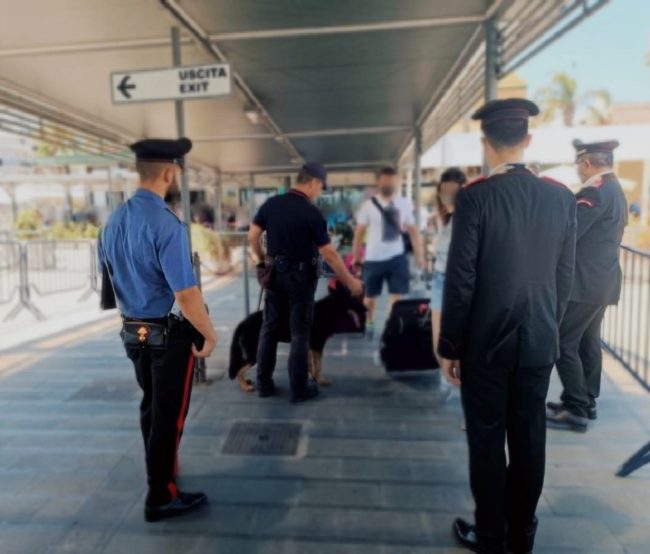 Controlli “a tappeto” alle isole Eolie: irregolarità in strada e nelle attività commerciali