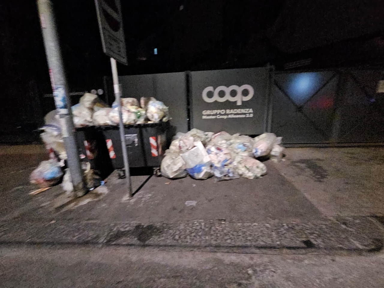 Catania, nuovo blitz in borghese della Municipale contro i rifiuti abbandonati: 148 sanzioni in una sola sera
