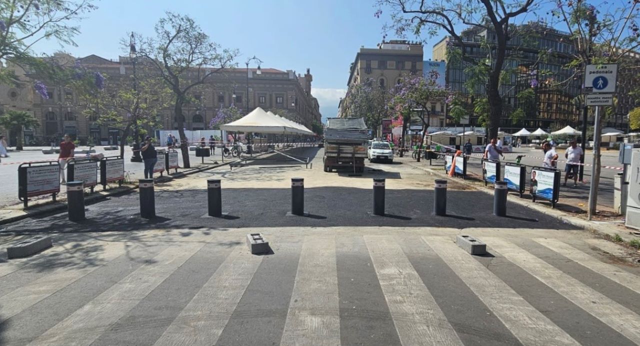 Palermo, procede la collocazione dei dissuasori a scomparsa in via Ruggero Settimo e via Libertà