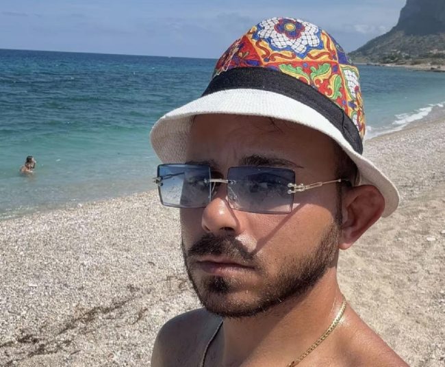 Il tentativo di farla finita dopo l’attacco sui social, grave un tiktoker a Palermo