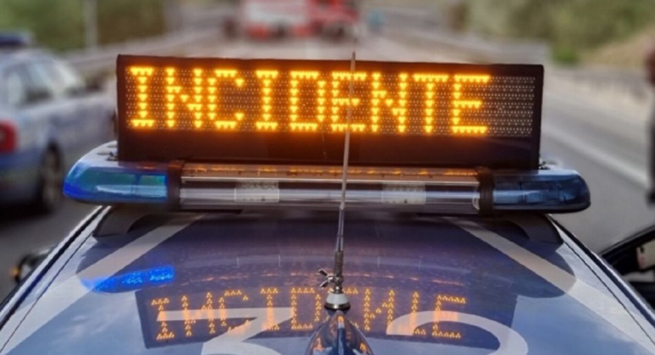 Scontro tra scooter e auto sulla Statale 120: feriti due minorenni