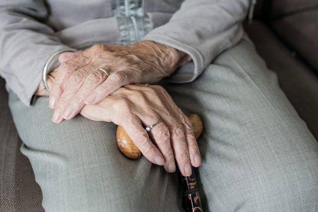 Bonus anziani 2025, come ottenere gli 850 euro al mese