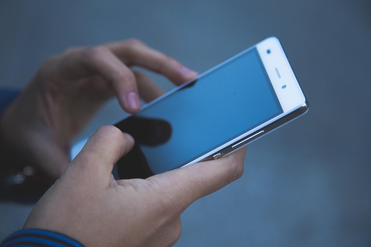 Lo smartphone nelle nuove generazioni, in Italia i genitori sono meno preoccupati che in Europa