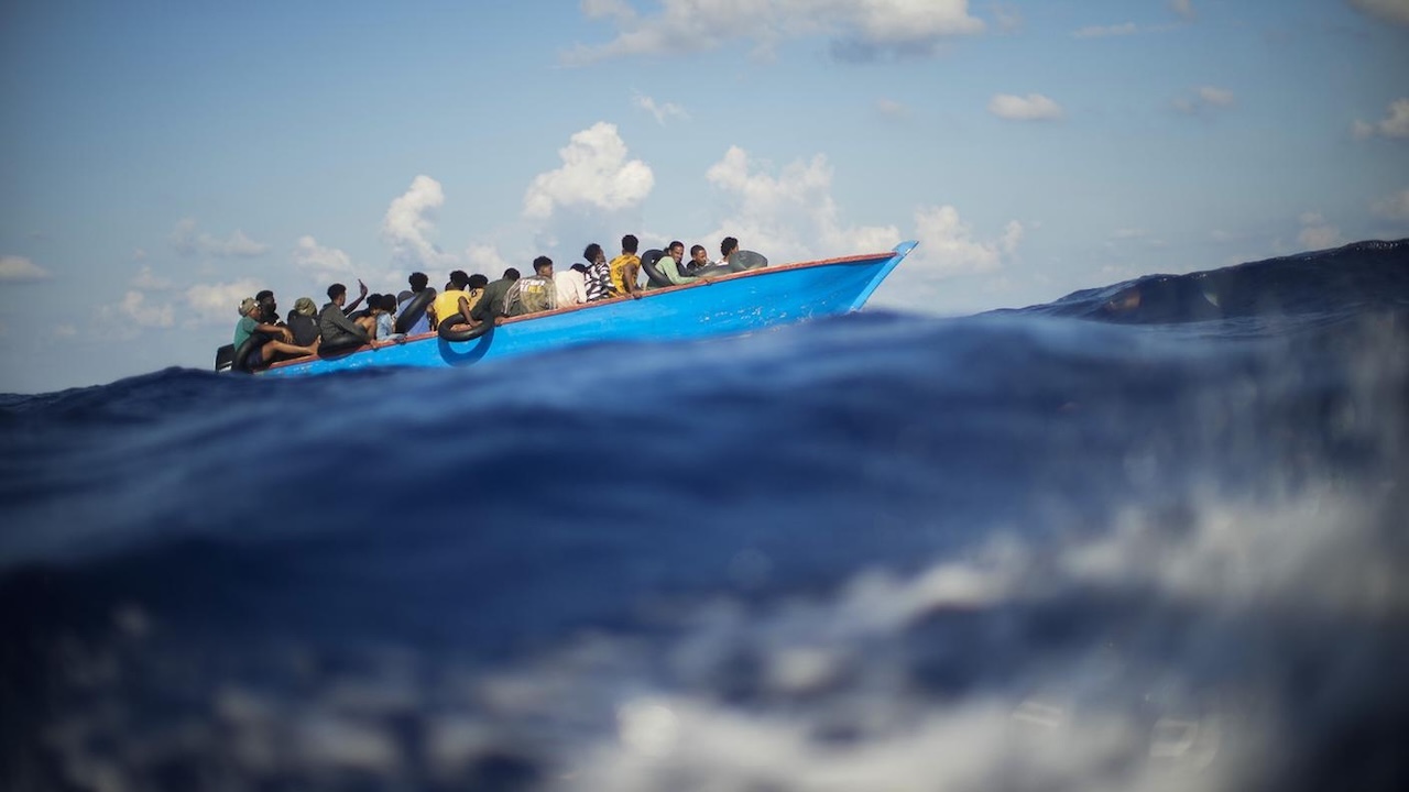 Lampedusa, 129 migranti sbarcati nella notte. Hotspot a quota 757