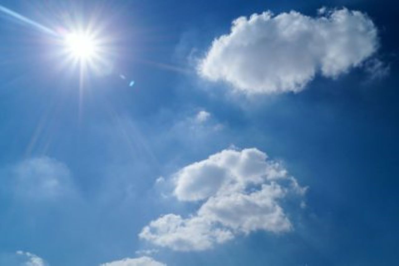Meteo, in Sicilia il sole “scotta” ancora: dove si rischiano gli incendi