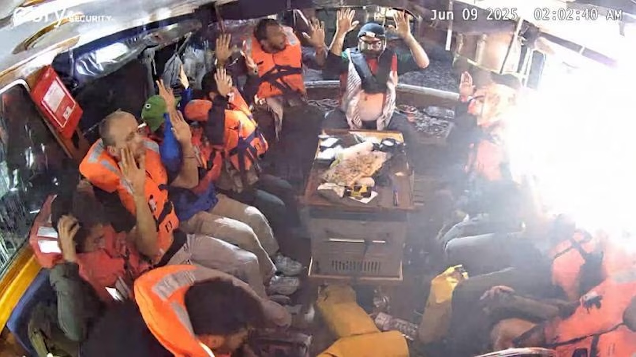Sequestrata da Israele la nave umanitaria “Madleen” partita da Catania. A bordo anche Greta Thunberg