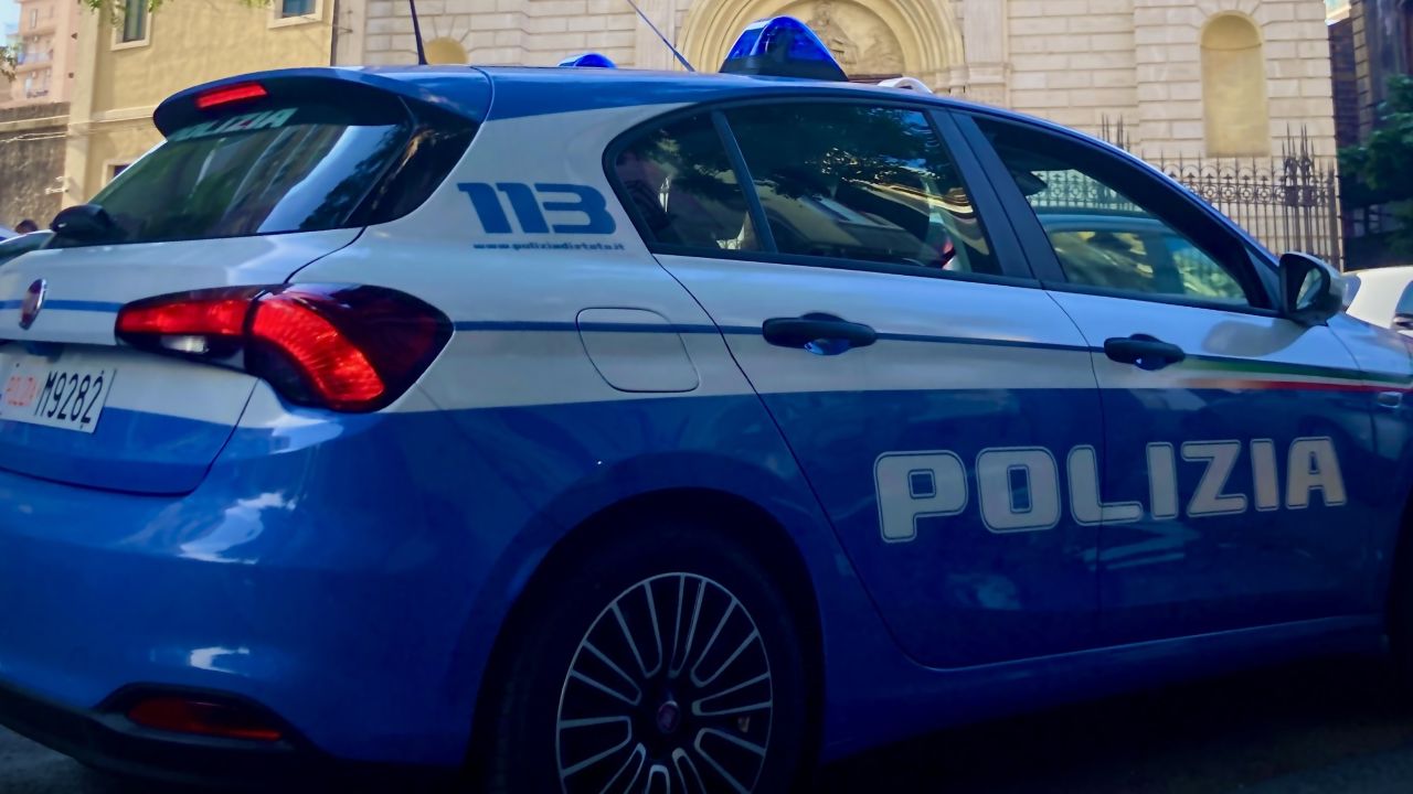 Chiede aiuto alle forze dell’ordine ma viene arrestato per spaccio: insolita vicenda a Palermo