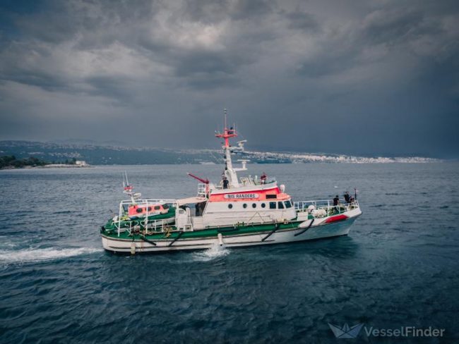 Sbarcati a Pozzallo i 61 migranti della Sea-Eye 5. Ci sono anche 7 minori e una donna incinta