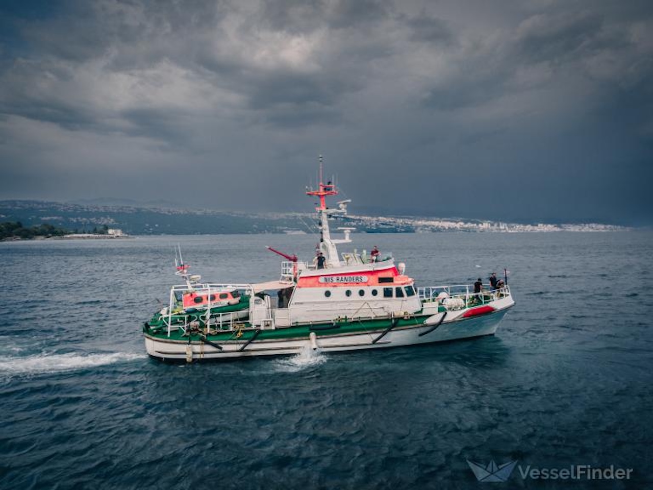 Sbarcati a Pozzallo i 61 migranti della Sea-Eye 5. Ci sono anche 7 minori e una donna incinta