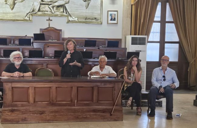 In 150 dormono in strada. Ci sono i fondi, ma non un dormitorio pubblico per i senza tetto a Catania