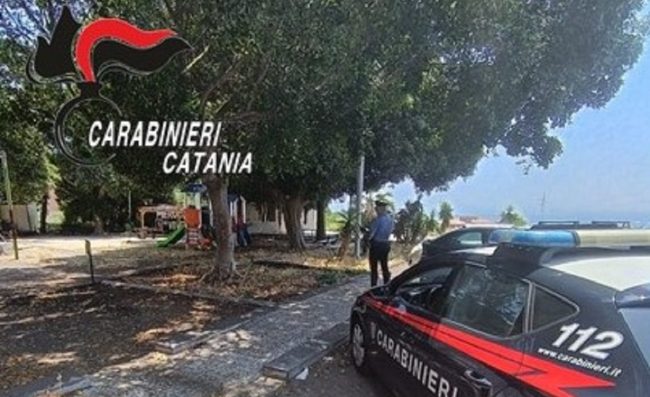 Catania, spaccio in un parco giochi di San Giorgio: arrestato 15enne