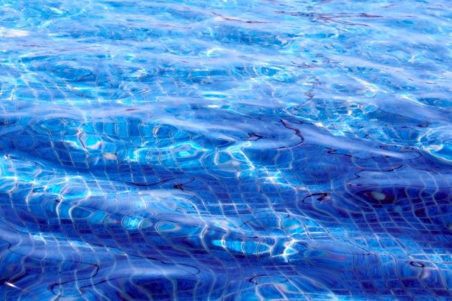 Palermo, bimbo di 3 anni cade in piscina: ricoverato