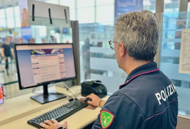 Aeroporto di Catania, tenta d’imbarcarsi con un passaporto falso: arrestato 25enne georgiano
