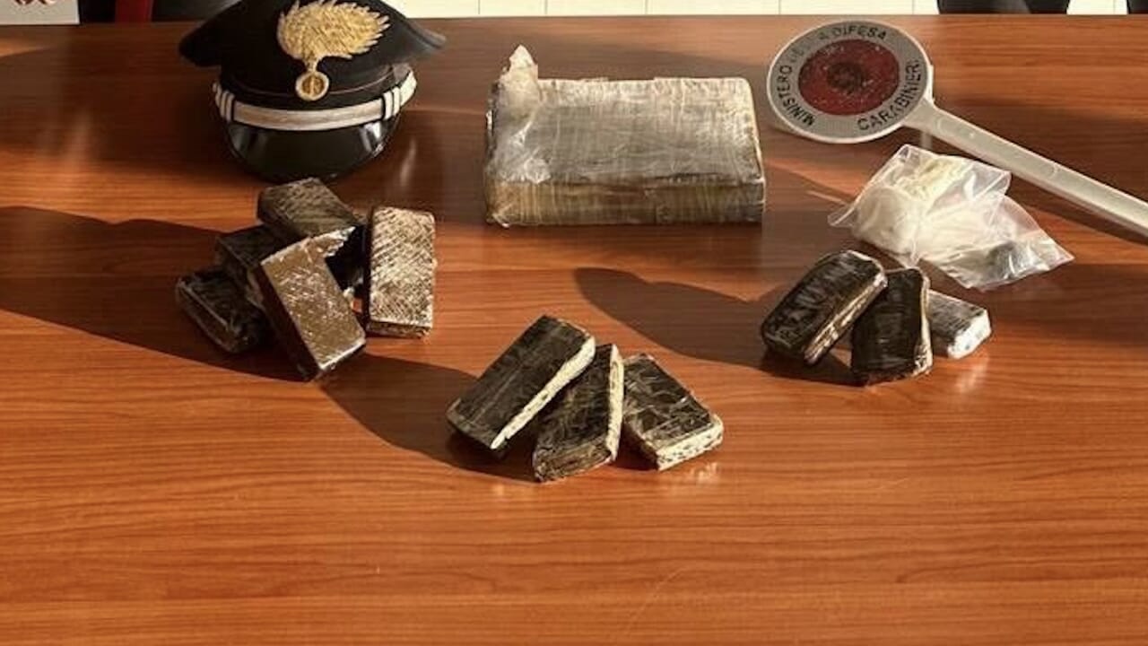 Droga in viaggio verso la Sicilia: arrestate due donne a Villa San Giovanni