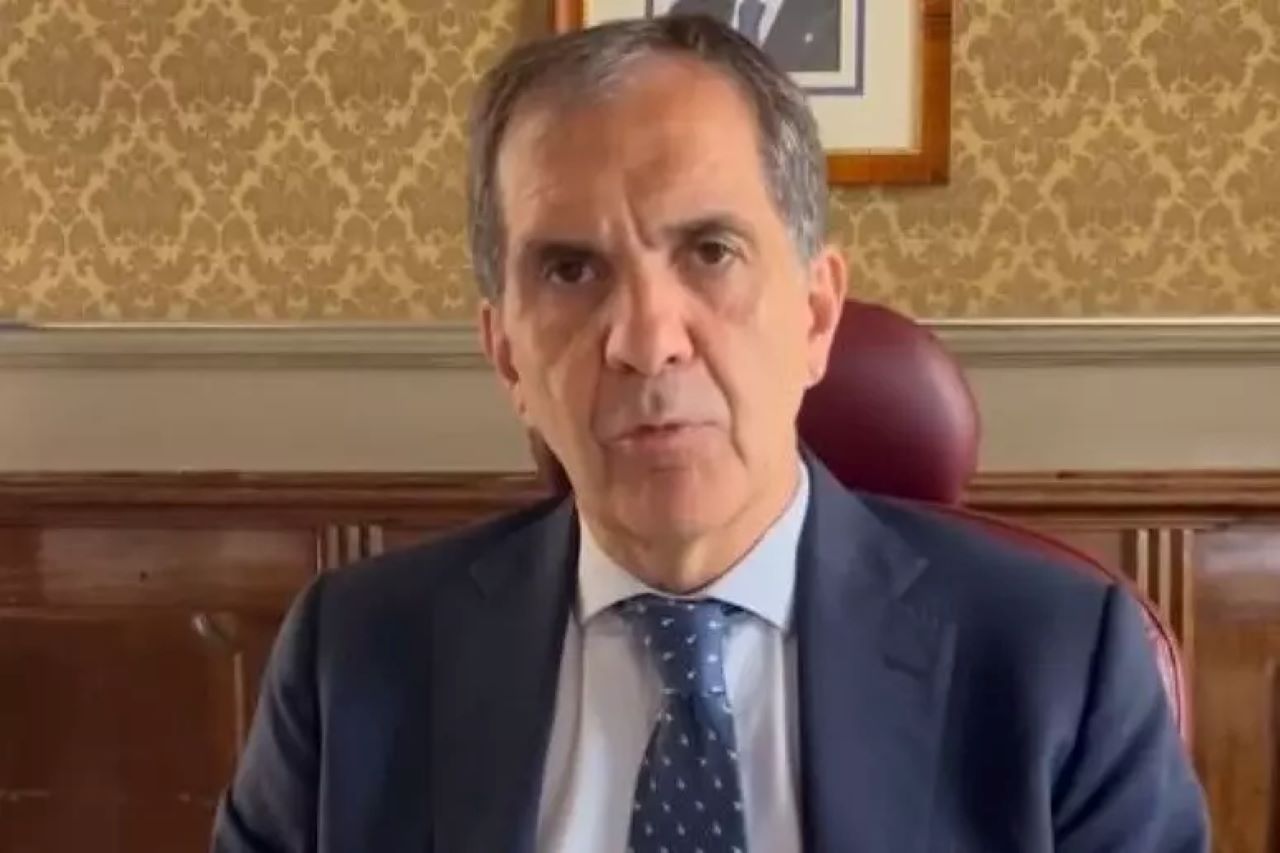 “Trantino ti apro la testa”: le minacce al sindaco per le ganasce