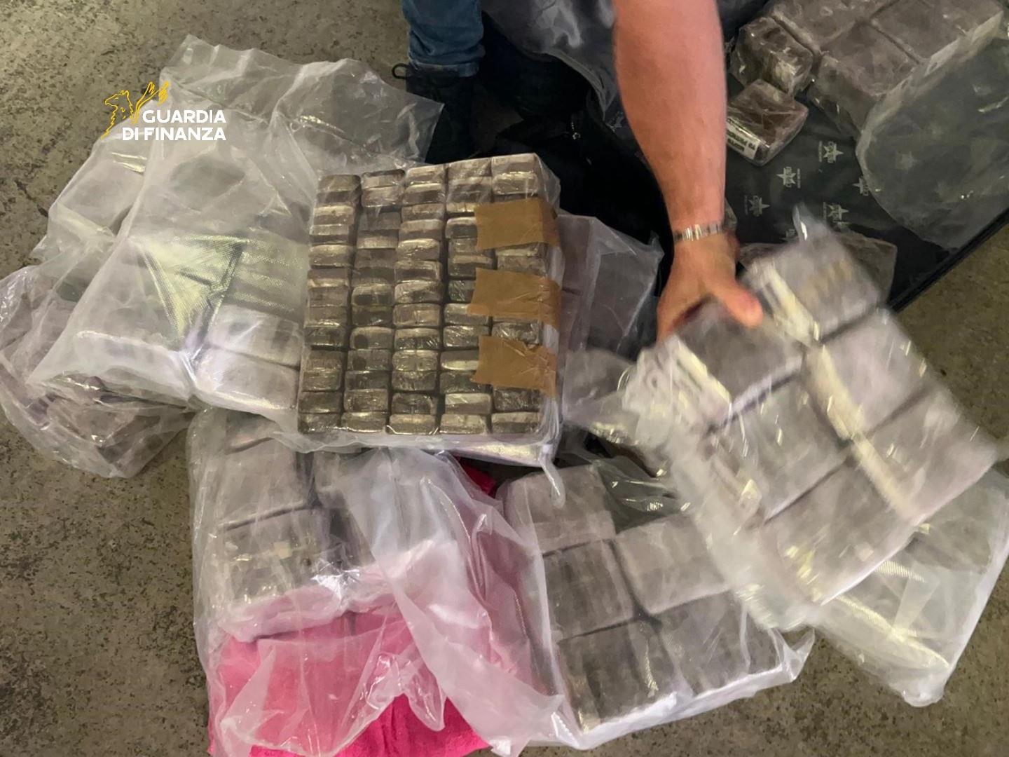 Palermo, sequestrati oltre 70 chili di hashish: quattro arresti