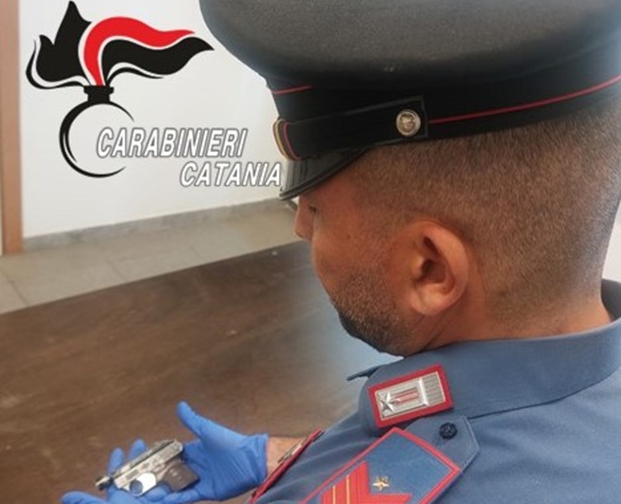 Fiumefreddo di Sicilia, in casa con una pistola lanciarazzi non dichiarata: 21enne denunciato