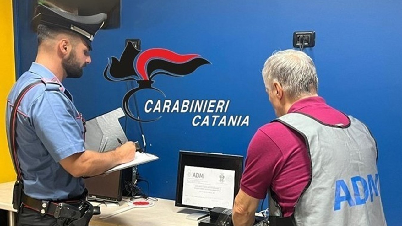 Mascalucia, lavoratori in nero e telecamere illegali in un bar-tabaccheria: denunciato il titolare