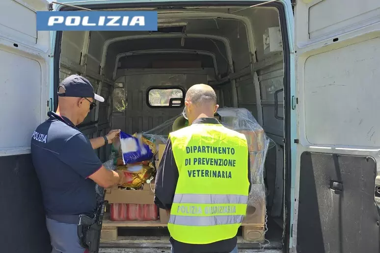 Catania, portava patatine fritte congelate in furgone non refrigerato