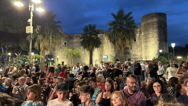 Summer Fest 2025, incanto sotto le stelle: le colonne sonore di Hollywood emozionano piazza Federico II di Svevia