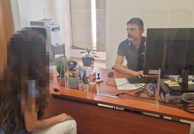 Catania, afferra l’ex per il collo e le ruba dei soldi: denunciato 39enne bulgaro