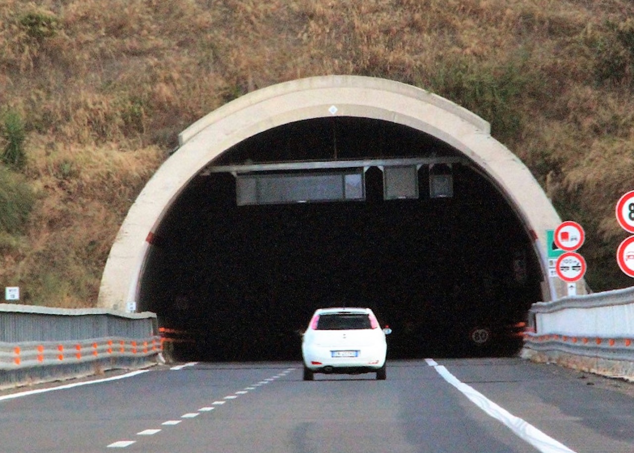 Trasporti, CNA Fita Sicilia: “Bloccato da anni il transito ADR sull’A18 Lentini-Siracusa. Gravi disservizi per le imprese”