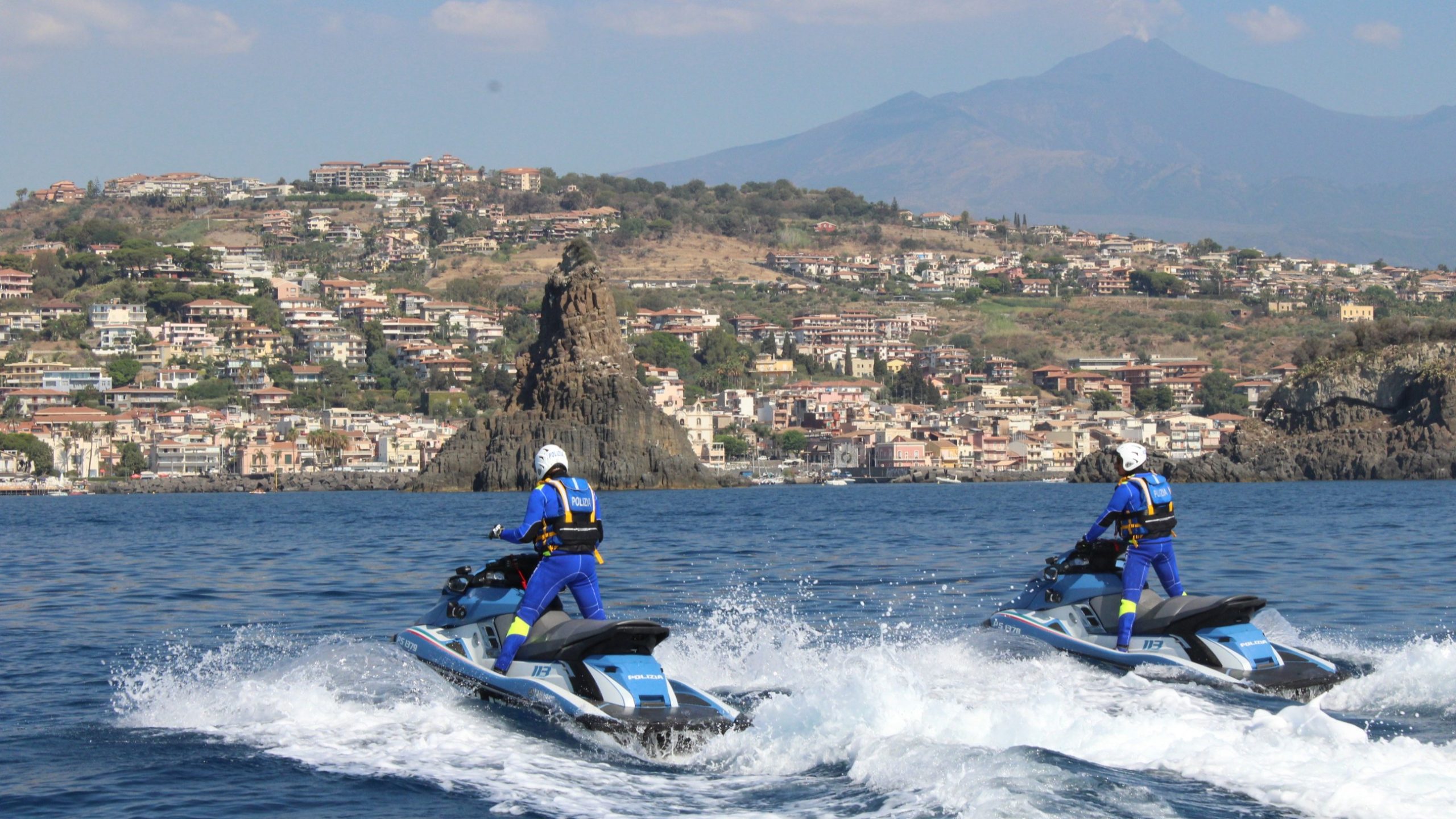 Controlli in mare e salvataggi sulla costa catanese: sanzionati 12 diportisti per 5mila euro