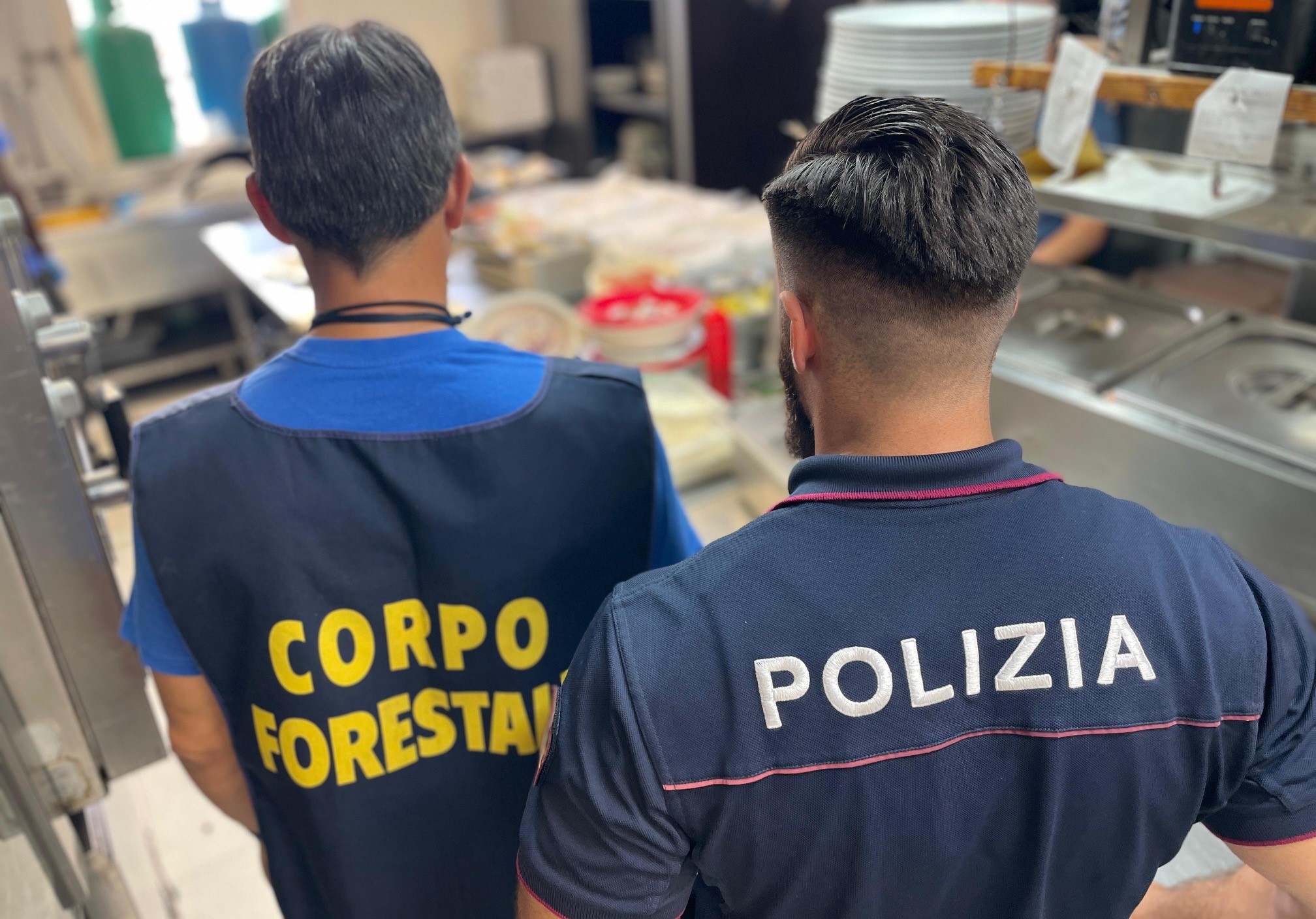 Ispezionati due ristoranti a Capo Mulini: maxi-sequestro di 300 kg di alimenti e sanzioni per circa 25mila euro – VIDEO