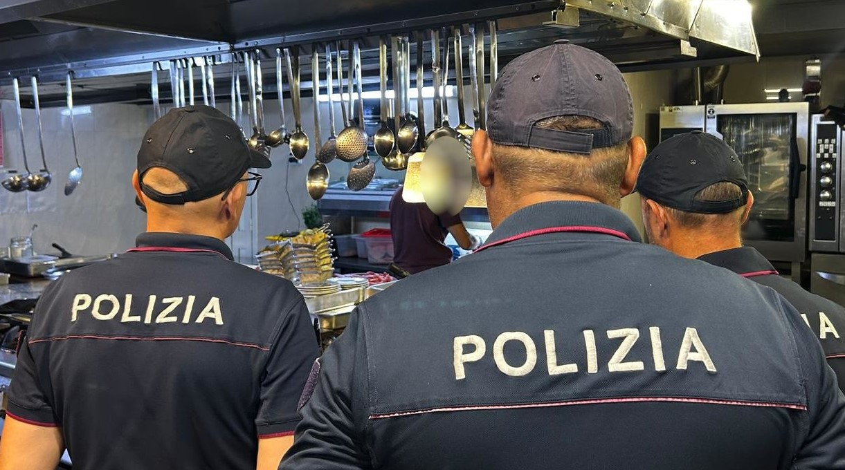 Bar, chioschi e strutture ricettive nel Mirino: sequestrati 540 kg di alimenti senza tracciabilità