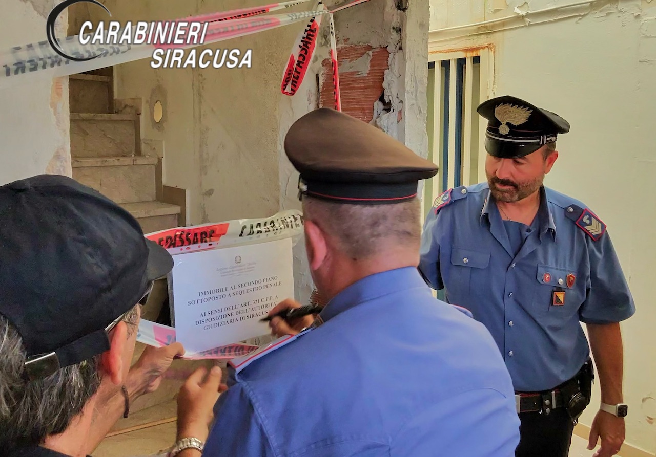 Siracusa, blitz dei Carabinieri in via Privitera: smantellata piazza di spaccio, arrestata una 41enne