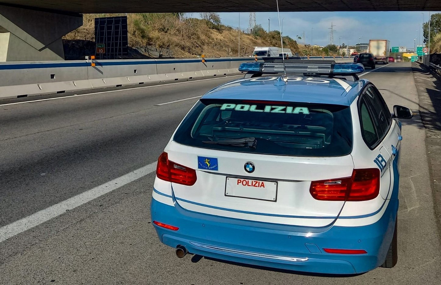 Molestano gli automobilisti al casello di San Gregorio di Catania: scatta il DACUR per 2 donne