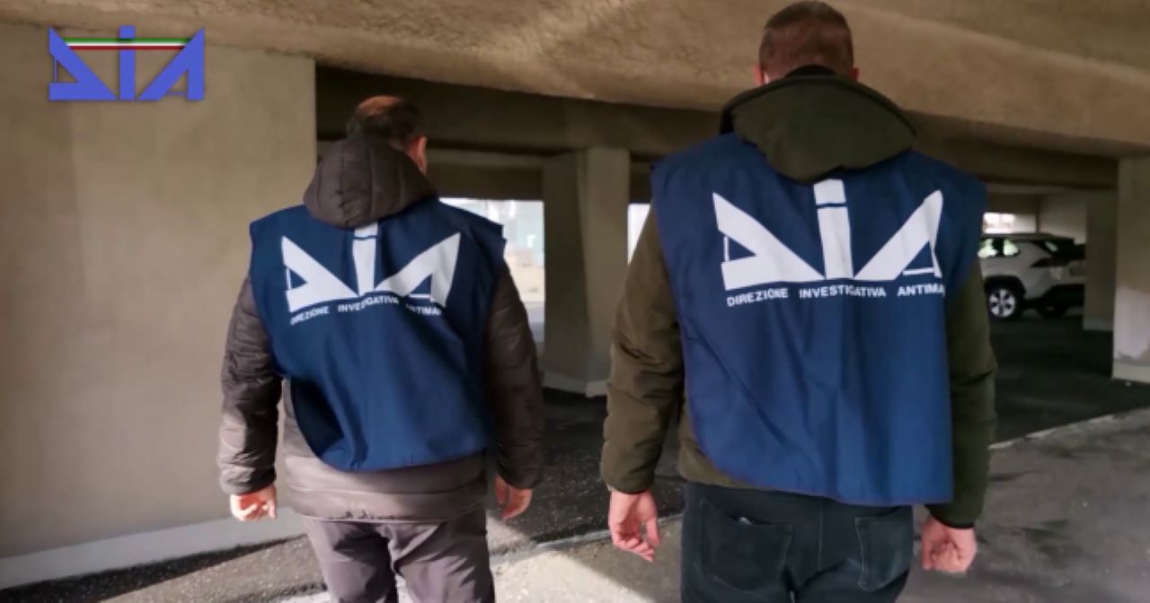 Maxi sequestro di beni al fondatore della GLS