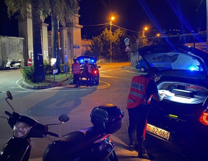 Controlli straordinari dei carabinieri nelle Eolie: denunce, sanzioni e segnalazioni per droga