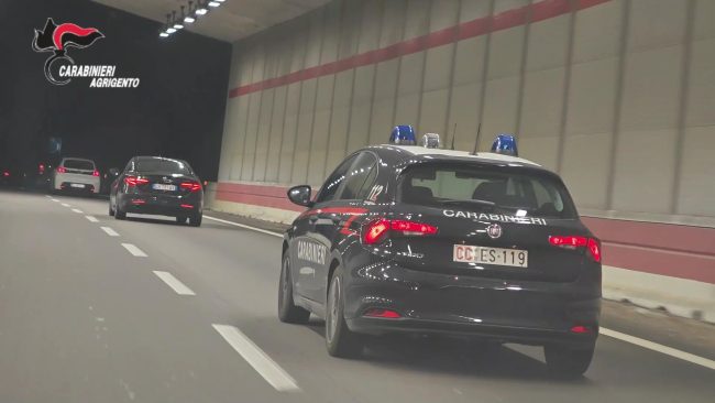 Traffico di droga gestito dal carcere e un arsenale da guerra per le estorsioni: maxi blitz in tutta Agrigento