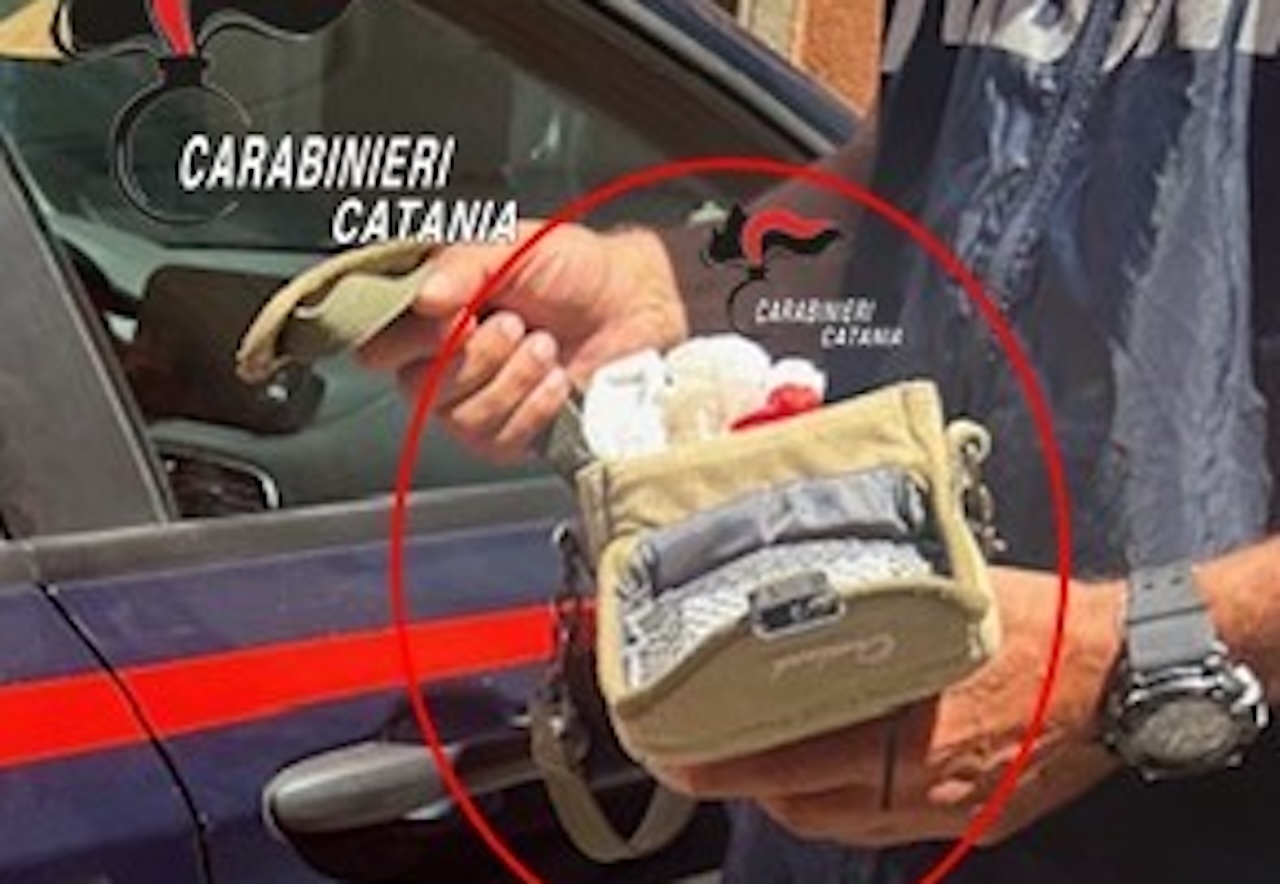 Finisce con l’arresto la fuga di uno spacciatore in via Capo Passero