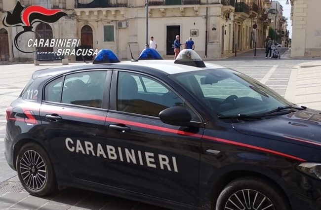 Rosolini, spari in piazza con pistola a salve: denunciati 2 giovani