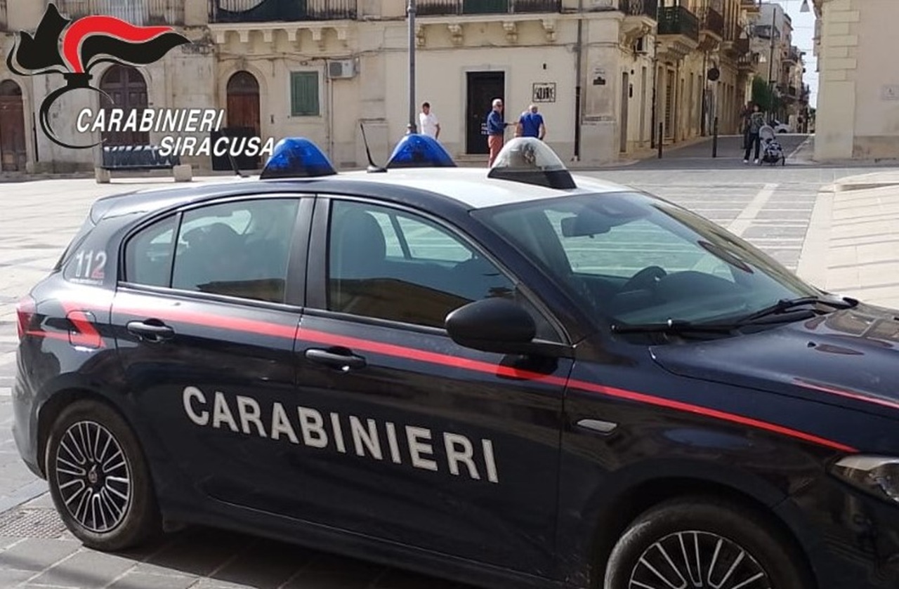 Rosolini, spari in piazza con pistola a salve: denunciati 2 giovani