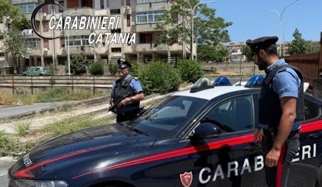 Catania, lite condominiale finisce nel sangue: un uomo accoltellato e uno arrestato
