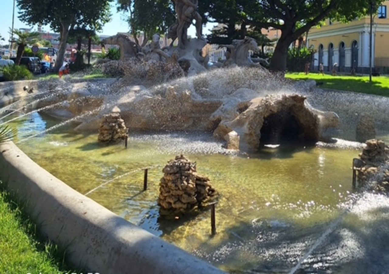 Decoro urbano a Catania: tornano a zampillare i getti della fontana del Ratto di Proserpina