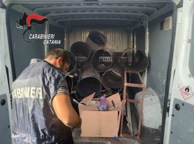 Misterbianco, continua a scaricare rifiuti nonostante il sequestro del terreno: denunciato