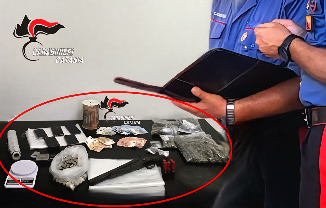 Paternò, arrestati due giovani per spaccio di droga e detenzione di arma clandestina