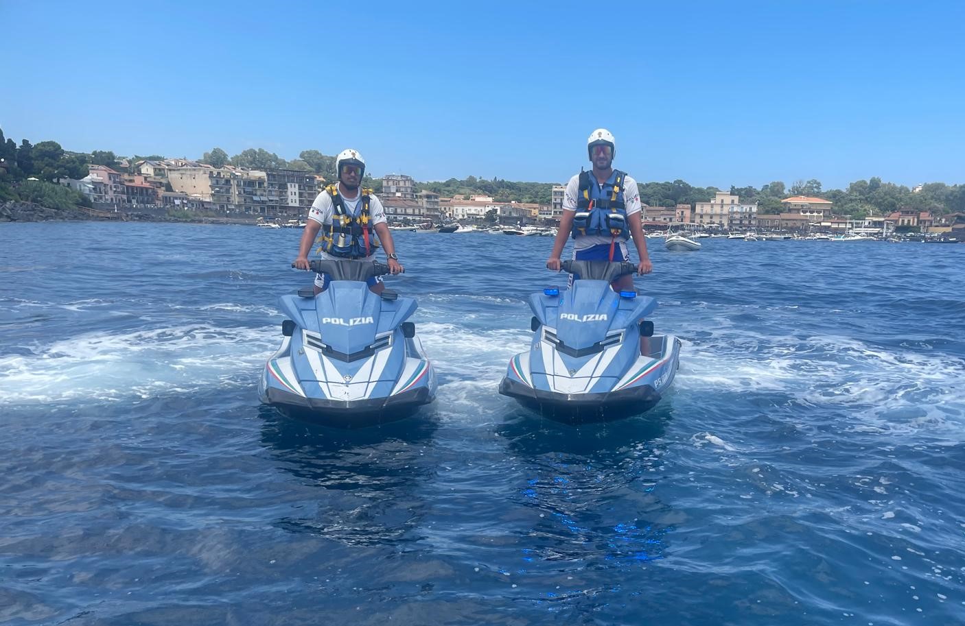 Controlli serrati lungo la costa catanese: sanzioni per diportisti e un bagnino