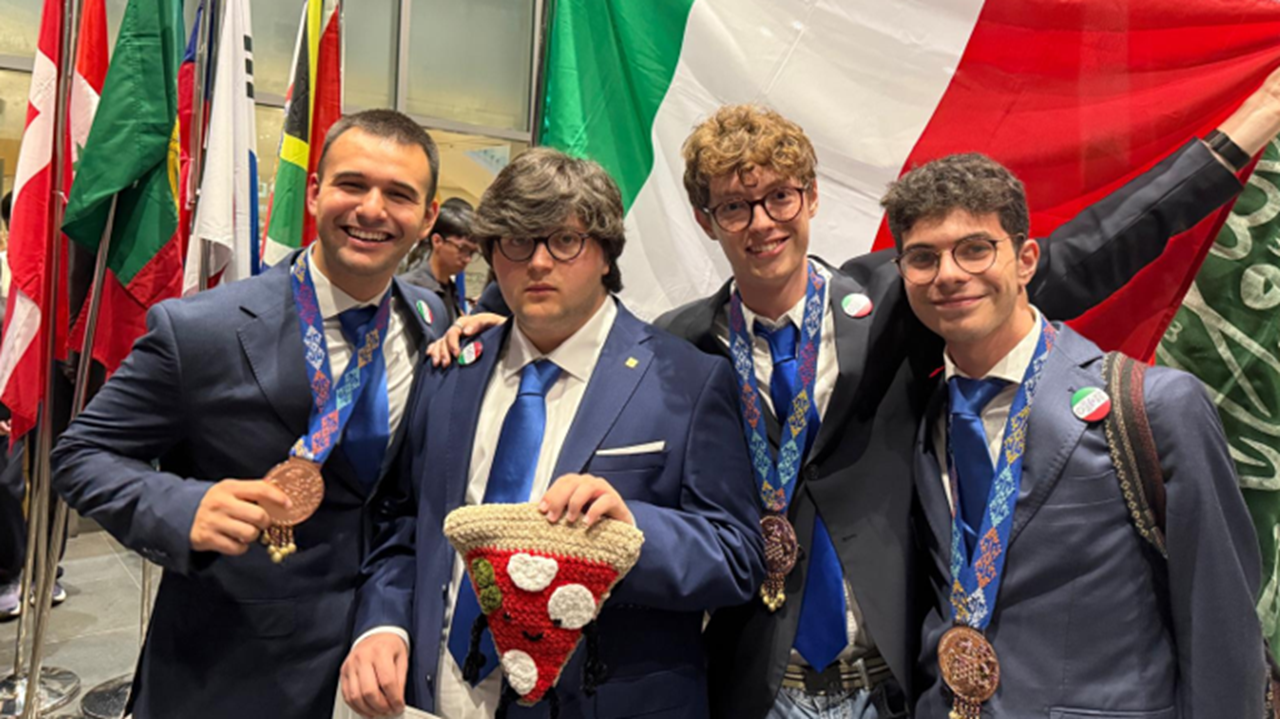 Tre medaglie di bronzo per l’Italia alle Olimpiadi Internazionali di Biologia: successo per i giovani talenti