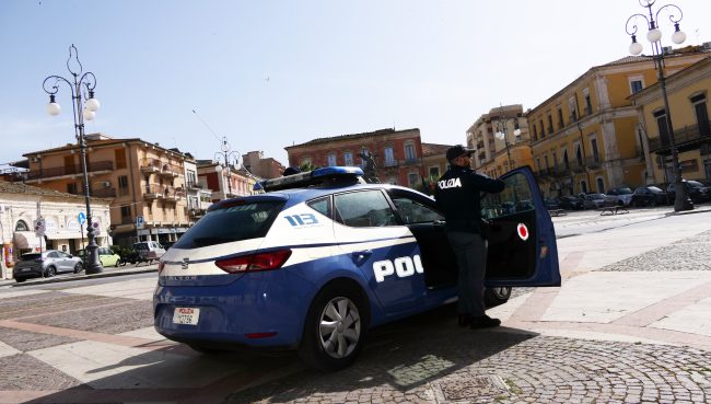 Maltratta e aggredisce la convivente: scatta il divieto di avvicinamento