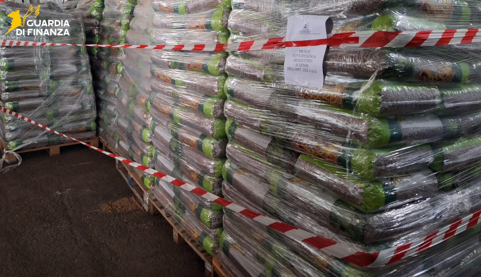 Operazione Efesto, maxi-sequestro di oltre 56 tonnellate di pellet contraffatto nel Ragusano – VIDEO