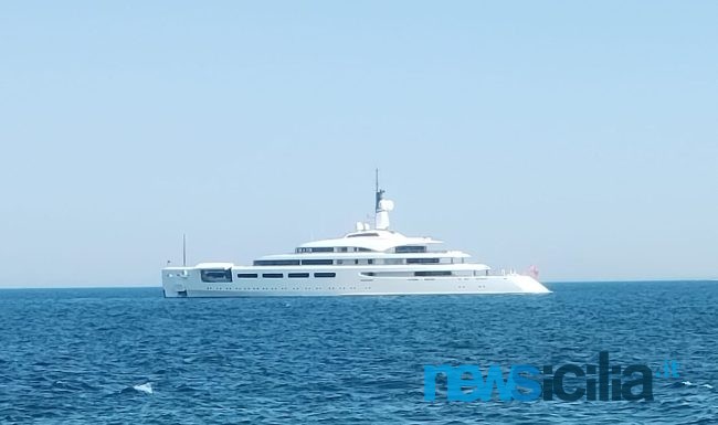 Ognina, avvistato al largo il super yacht Lady Marina del magnate Mantegazza